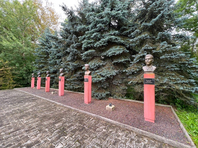 Аллея героев Аллея героев.